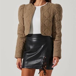 ASTR THE LABEL - LUCIA QUILTED CROPPED PUFF SLEEVE JACKET (light olive)